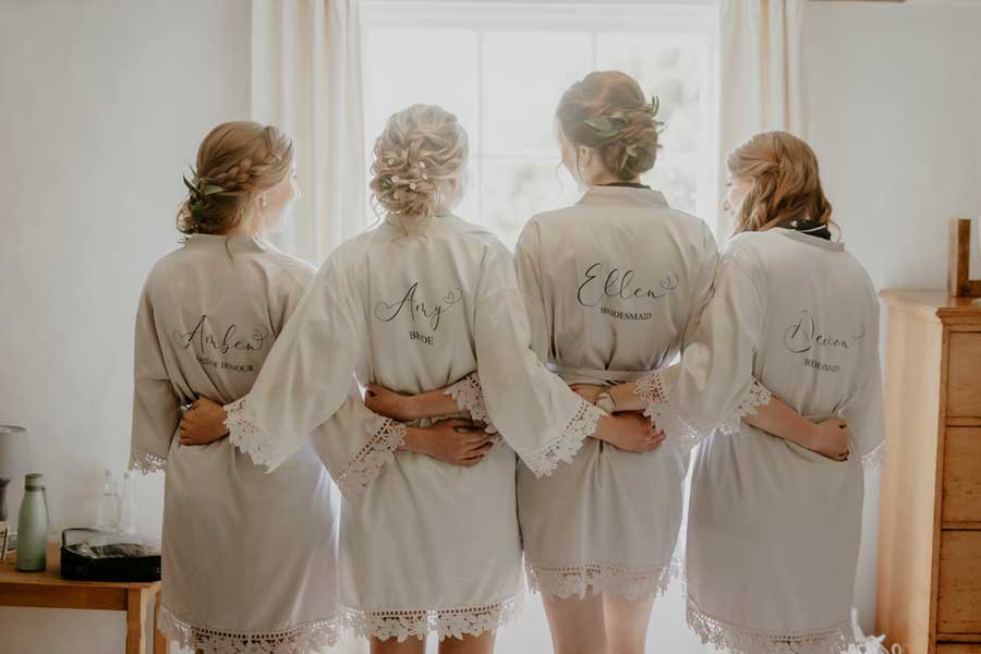 Farmhouse Bridal Suite / Photo by The Kensington Photographer Farmhouse Bridal Suite / Photo by The Kensington Photographer