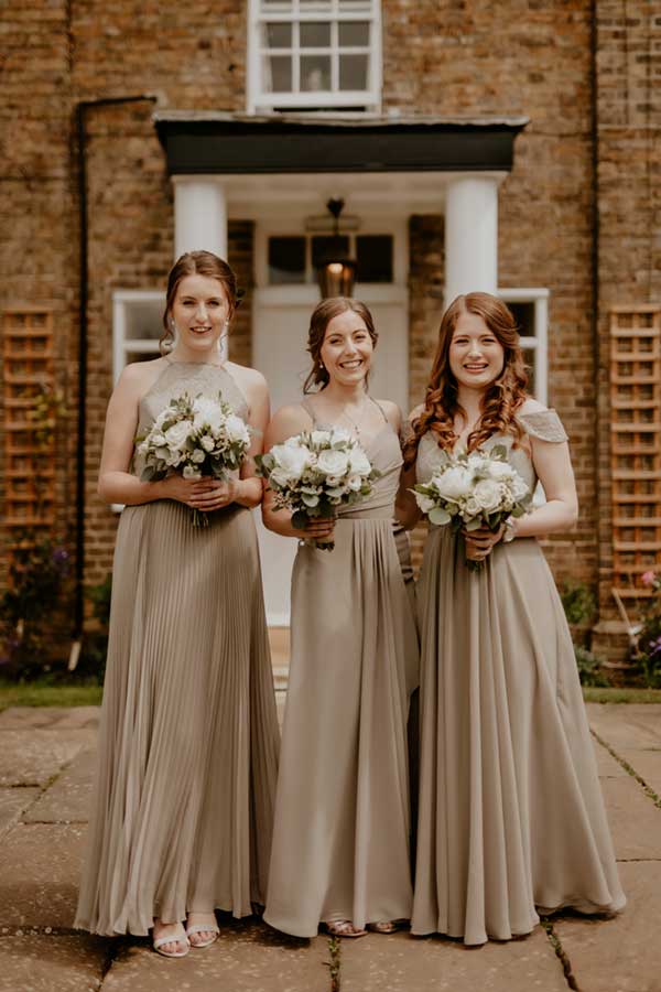 Bridesmaids at the Farmhouse / Photo by The Kensington Photographer Bridesmaids at the Farmhouse / Photo by The Kensington Photographer