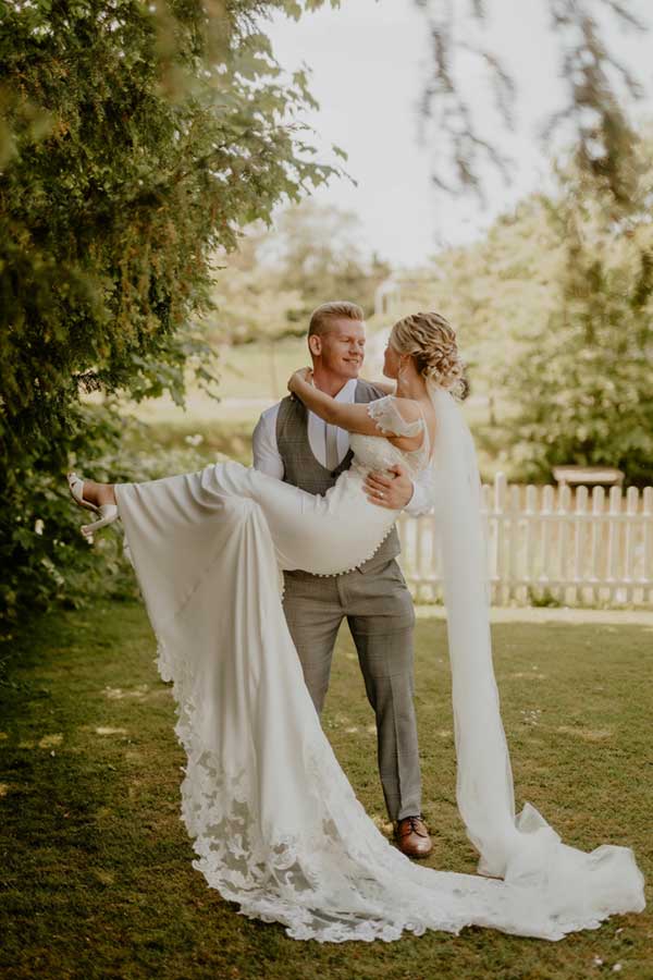 Newly married couple at The Reid Rooms / Photo by The Kensington Photographer Newly married couple at The Reid Rooms / Photo by The Kensington Photographer