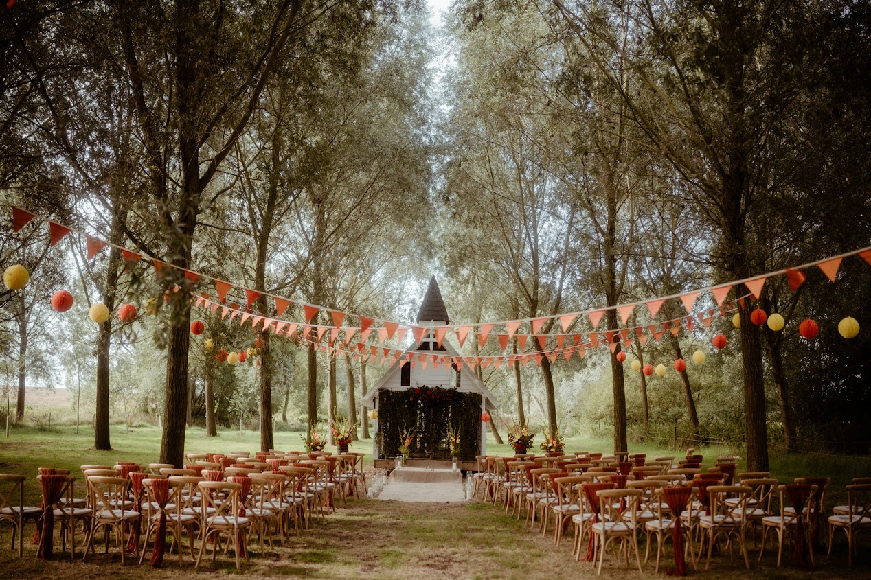 A Woodland Wedding at the The Willow Trees @ The Reid Rooms. Photo courtesy of Bates & Bates Photography